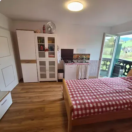 Apartment Sonniges Und Gaestezimmer, Haus Borowiec Hofmark
